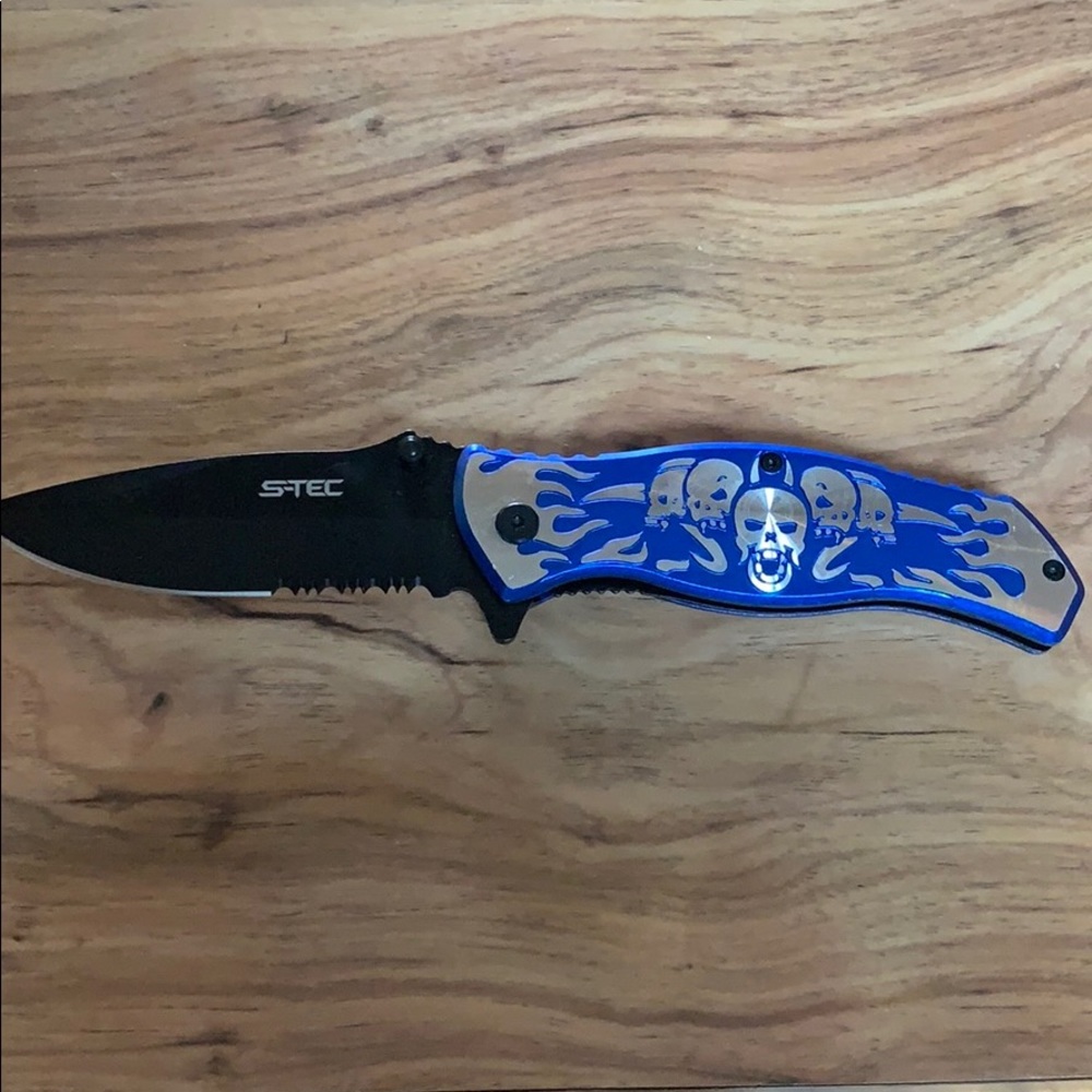 S-TEC EDGED WEAPONS TACTICAL KNIFE RED SKULL